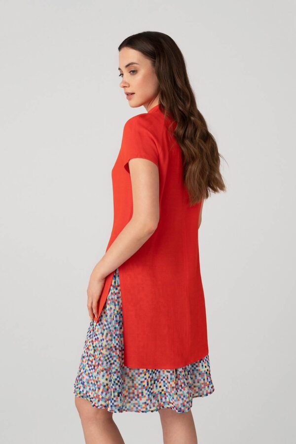 Stilinga ryškiai raudona palaidinė trumpomis rankovėmis - Tauri Look